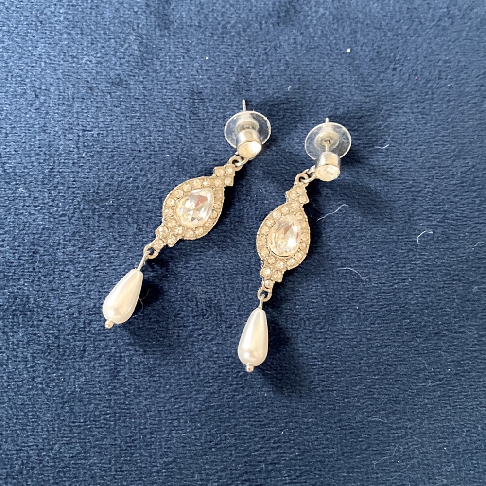 Dangle earrings
